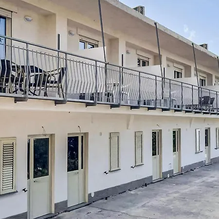 Apartamento 1 Bedroom Lovely In Ricadi