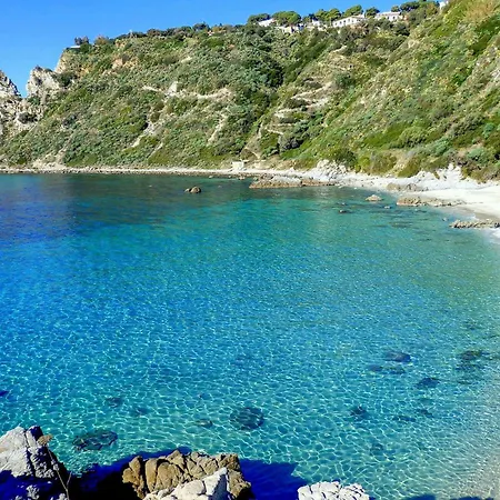 1 Bedroom Lovely In Appartamento Ricadi